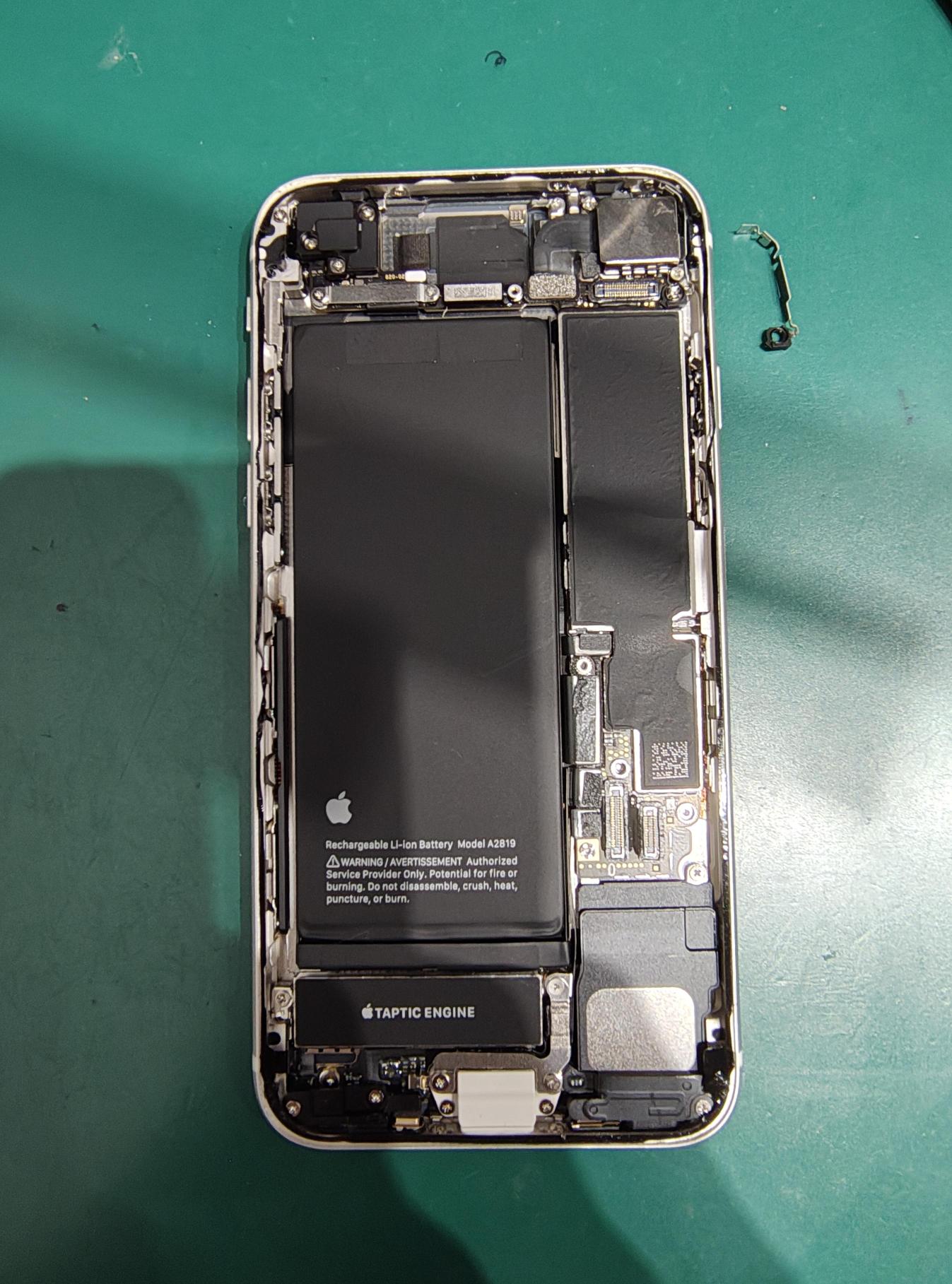 iPhone SE 第3世代のNFCが反応しない？電子決済やICカードが使えない症状を修理しました！